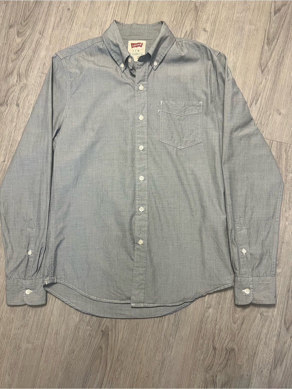 Levi's Men's Light Chambray Button-Down Shirt